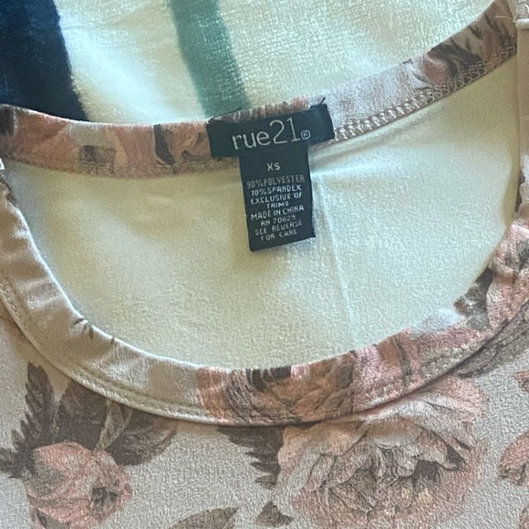 Fall pattern Body-con dress - Picture 3 of 3